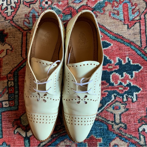 The Office Of Angela Scott white Oxfords sz 37 - Picture 2 of 10